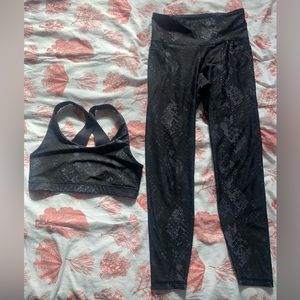 Old Navy Powersoft High-Waist Leggings and Sports Bra Set in Charcoal Snake